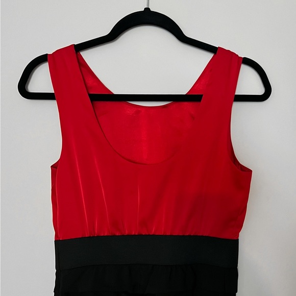 Red and Black Ruched Express Dress, Size 4 - Picture 3 of 5